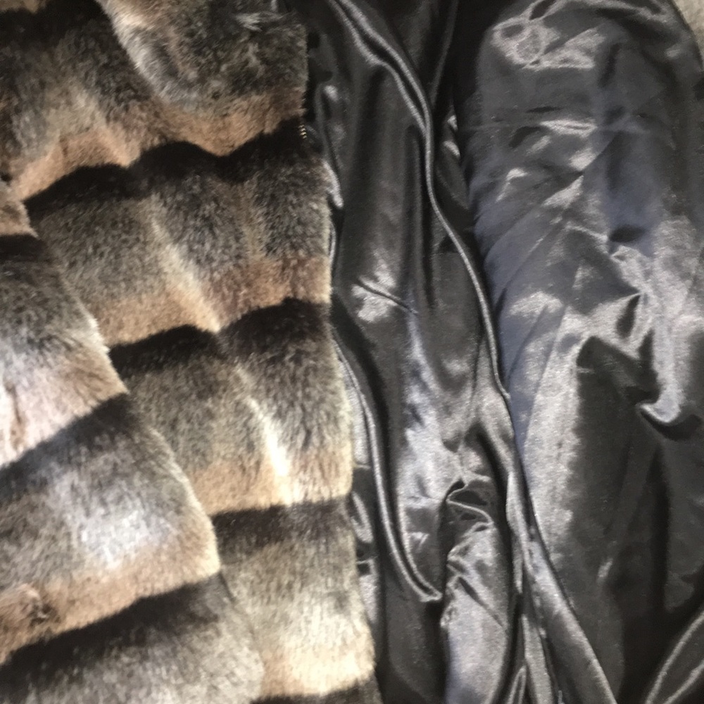 Fur Coat - Picture 5 of 5